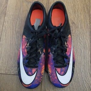 Soccer shoes
